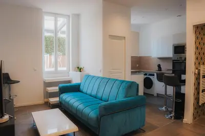 Coin salon dans l'établissement Cozy Home Cannes