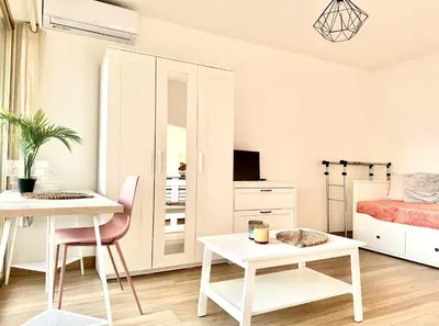 Un ou plusieurs lits dans un hébergement de l'établissement Studio cosy a juan les pins