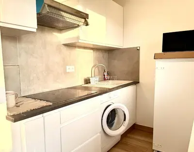 Cuisine ou kitchenette dans l'établissement Studio cosy a juan les pins