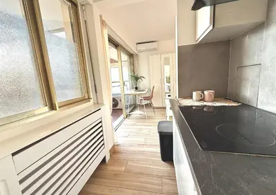 Cuisine ou kitchenette dans l'établissement Studio cosy a juan les pins