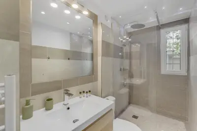 Salle de bains dans l'établissement 2 chambres Martinez