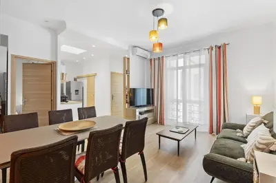 Télévision ou salle de divertissement dans l'établissement 2 chambres , 131 rue d'antibes