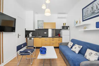 Cuisine ou kitchenette dans l'établissement 1 chambres , 131 rue d'antibes