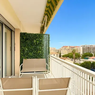 Balcon ou terrasse dans l'établissement Apartment Center of Cannes