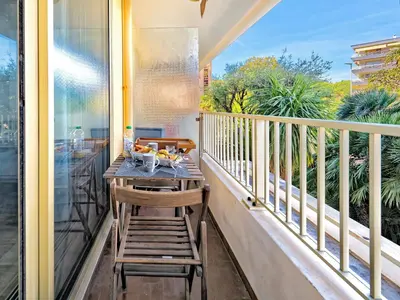 Balcon ou terrasse dans l'établissement Studio rénové à 100 mètres de la plage