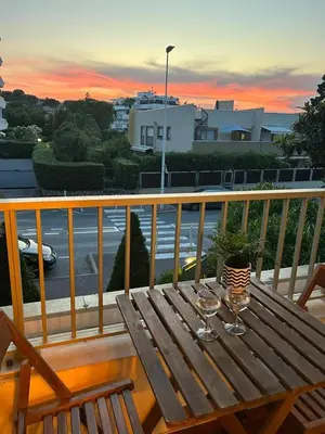 Balcon ou terrasse dans l'établissement Studio rénové à 100 mètres de la plage
