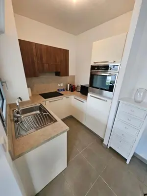 Cuisine ou kitchenette dans l'établissement Juan-les-Pins 2-room apartment