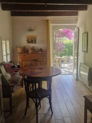 Coin salon dans l'établissement Un petit coin de tranquile près de la mer