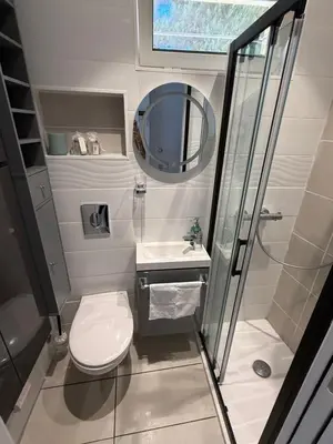 Salle de bains dans l'établissement Studio cosy avec piscine proche du bord de mer