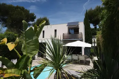 Piscine de l'établissement Magnifique Villa californienne avec piscine privative ou située à proximité