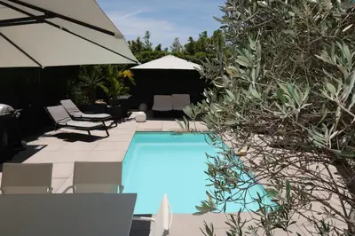 Piscine de l'établissement Magnifique Villa californienne avec piscine privative ou située à proximité