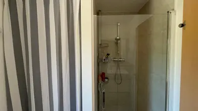 Salle de bains dans l'établissement Magnifique Villa californienne avec piscine privative