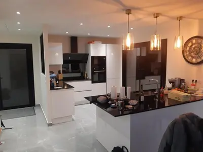 Cuisine ou kitchenette dans l'établissement Villa Piscine-Jacuzzi
