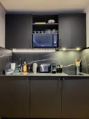 Cuisine ou kitchenette dans l'établissement La Brillante d’Antibes - Superbe Studio