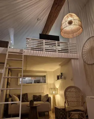 Coin salon dans l'établissement Le Cosy Antibois - Proche Marché Provençal
