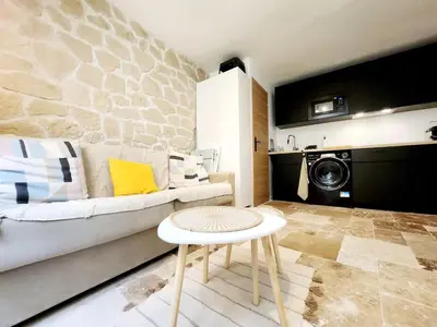 Cuisine ou kitchenette dans l'établissement Le Borello Bleu - Joli T2 dans le Vieil Antibes