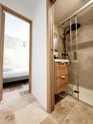 Salle de bains dans l'établissement Le Borello Bleu - Joli T2 dans le Vieil Antibes