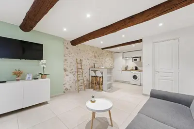 Cuisine ou kitchenette dans l'établissement La pompe - Climatisé proche de la plage