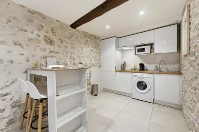 Cuisine ou kitchenette dans l'établissement La pompe - Climatisé proche de la plage