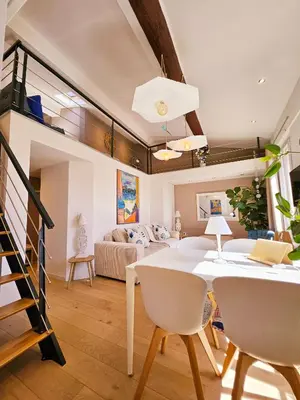 Coin salon dans l'établissement Le Delmas Riviera - Duplex dans Vieil Antibes