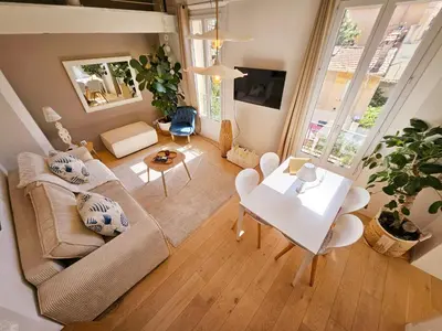 Coin salon dans l'établissement Le Delmas Riviera - Duplex dans Vieil Antibes