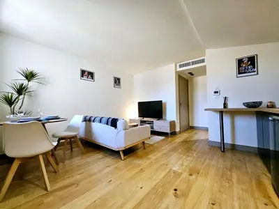 Télévision ou salle de divertissement dans l'établissement L'Aubernon Authentique - Deux pas de la Plage