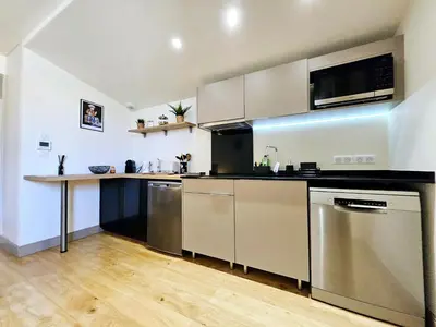Cuisine ou kitchenette dans l'établissement L'Aubernon Authentique - Deux pas de la Plage