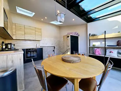 Cuisine ou kitchenette dans l'établissement La Fourmilière - dans le Vieil Antibes