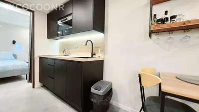 Cuisine ou kitchenette dans l'établissement La Fourmi Azuréenne - Studio dans le Vieil Antibes