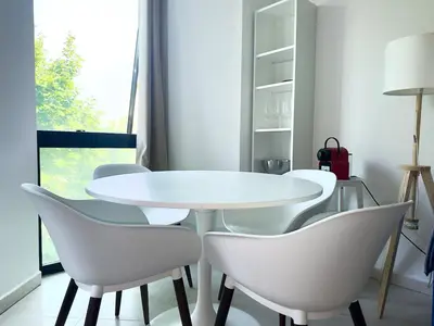 Coin salon dans l'établissement Spacious new studio and terrace