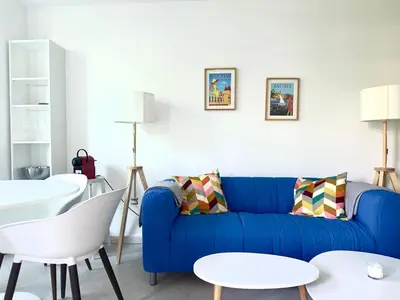 Coin salon dans l'établissement Spacious new studio and terrace