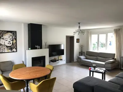 Plan de l'établissement Maison chaleureuse, au calme, mais proche de tout, avec piscine privée