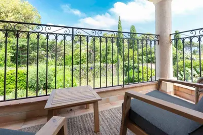 Balcon ou terrasse dans l'établissement Exceptional 1-Bedroom Apartment 300m from Garoupe Beach Cap d’Antibes