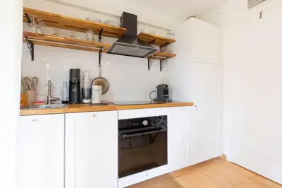 Cuisine ou kitchenette dans l'établissement Exceptional 1-Bedroom Apartment 300m from Garoupe Beach Cap d’Antibes