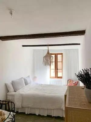 Un ou plusieurs lits dans un hébergement de l'établissement Le Karlstrom - Charmante maison au coeur du Viel Antibes