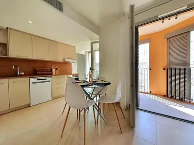 Cuisine ou kitchenette dans l'établissement Le Marenda - Appartement au coeur d'Antibes