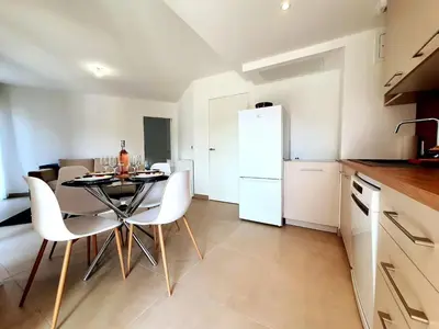 Cuisine ou kitchenette dans l'établissement Le Marenda - Appartement au coeur d'Antibes