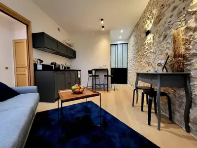 Télévision ou salle de divertissement dans l'établissement Le Scarlet Antibois - Appt proche de la plage