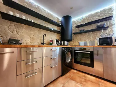 Cuisine ou kitchenette dans l'établissement Le Pêcheur - T2 au Cœur du Vieil Antibes