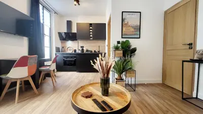 Cuisine ou kitchenette dans l'établissement Le Nimentina - Appartement dans le vieil Antibes