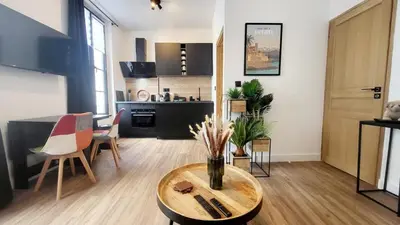 Cuisine ou kitchenette dans l'établissement Le Nimentina - Appartement dans le vieil Antibes