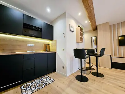 Cuisine ou kitchenette dans l'établissement Le Rempart Studio - Charmant Studio Vieil Antibes