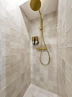 Salle de bains dans l'établissement Le Rempart - T3 dans Vieil Antibes