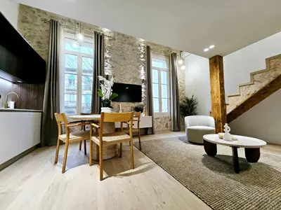 Télévision ou salle de divertissement dans l'établissement Le Lacan - Proche du Port