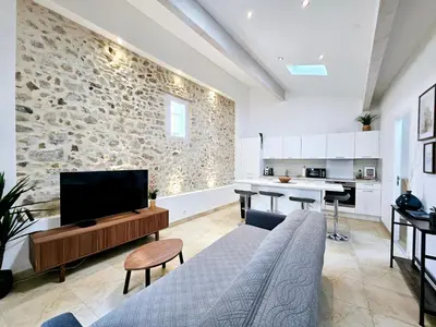 Télévision ou salle de divertissement dans l'établissement Les Casemates Antiboises - Jolie T3 proche port