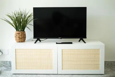 Télévision ou salle de divertissement dans l'établissement Charmant 2 Pièces à 150 mètres de la Plage