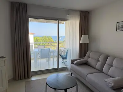 Coin salon dans l'établissement Appartements en bord de mer