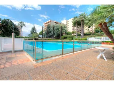 Piscine de l'établissement Luxury Vintage Rooftop Appartment ou située à proximité