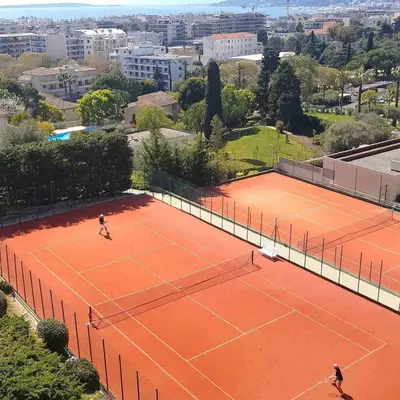 Tennis ou squash au sein de l'appartement ou à proximité