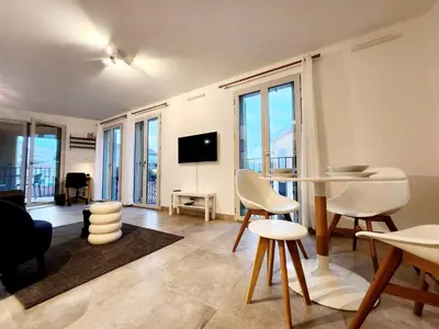Télévision ou salle de divertissement dans l'établissement Le Marend 3 - Plein coeur d'Antibes